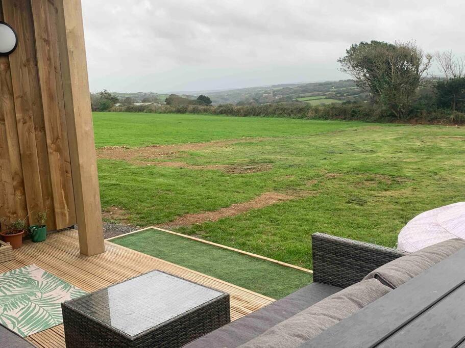 New! Lodge With Hot Tub, Wood Burner And Fab Views Truro Eksteriør billede